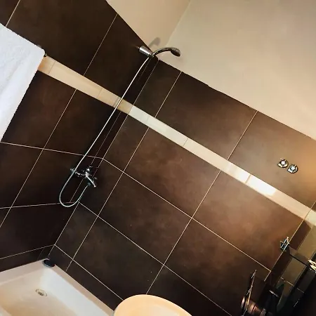 Fari Hotell Golem (Tirana)